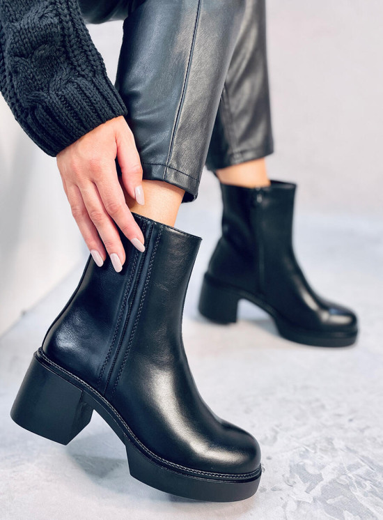 Botine negre pe toc stabil