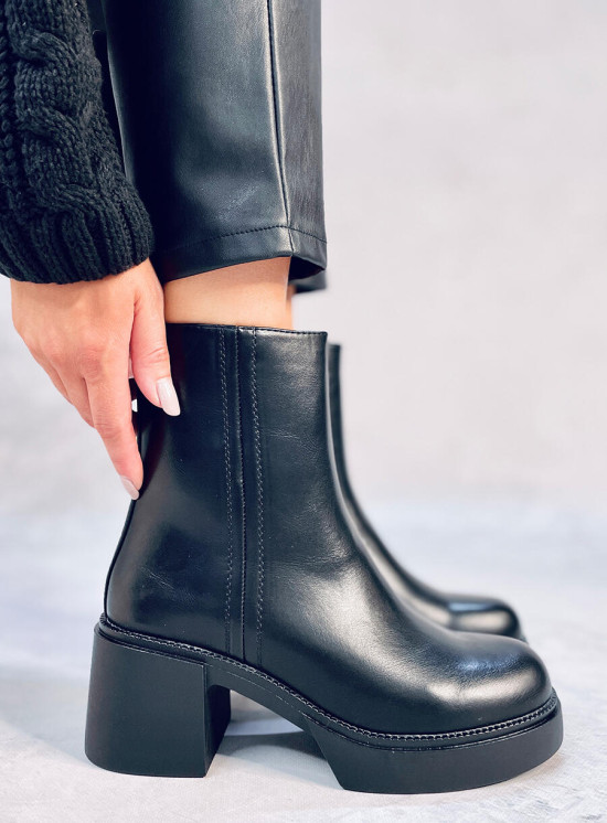 Botine negre pe toc stabil