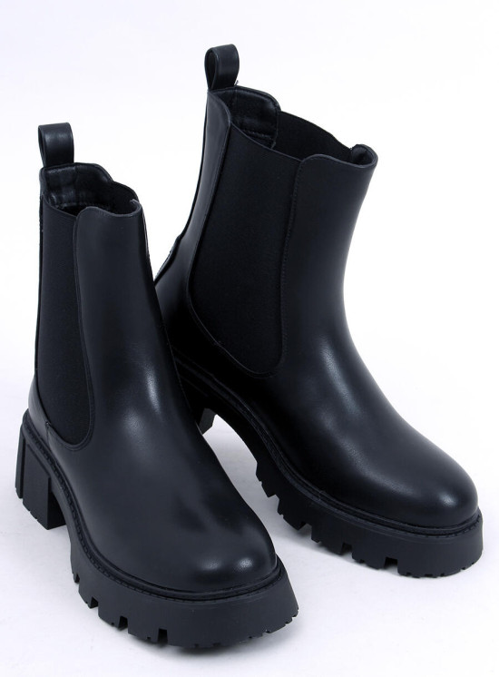 Botine înalte de culoare neagră