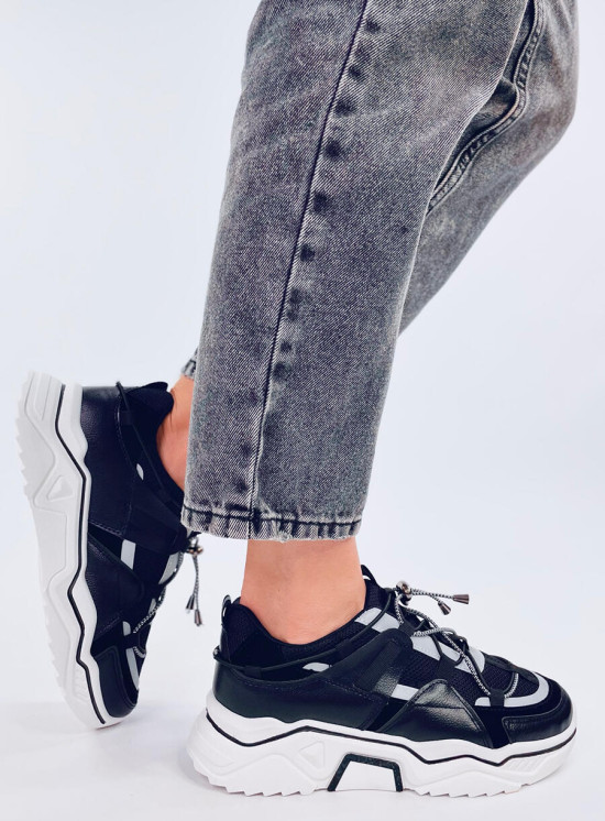 Adidași sport negri