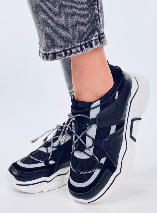 Adidași sport negri