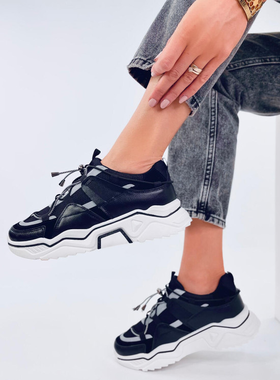 Adidași sport negri