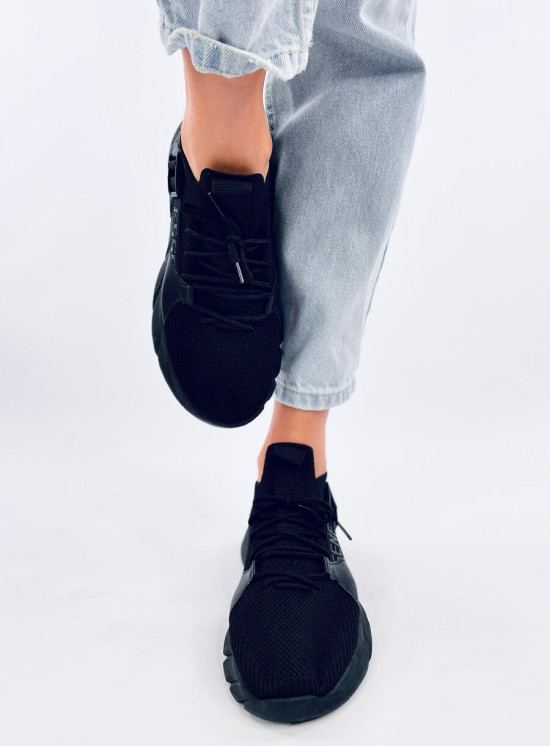 Adidași negri din material textil