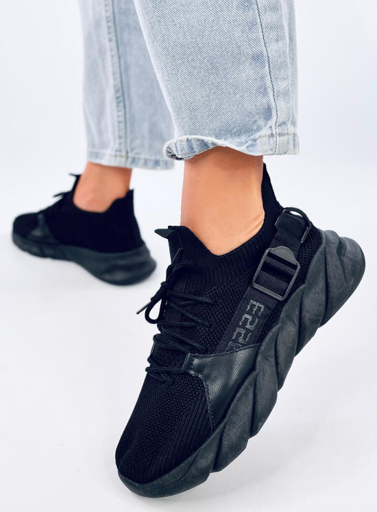 Adidași negri din material textil