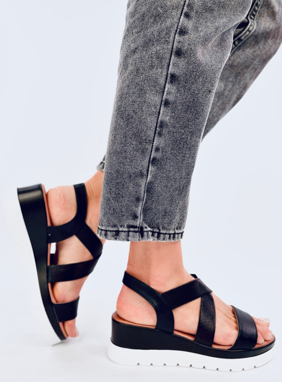 Sandale negre metalice cu toc