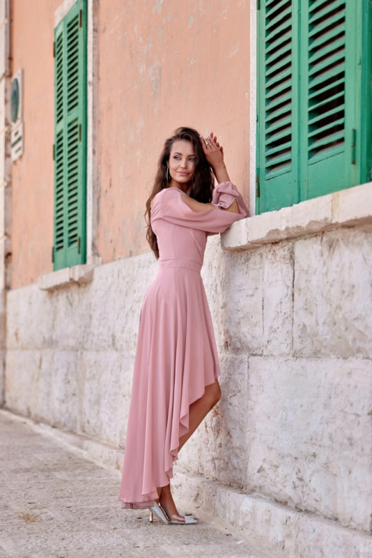 Rochie maxi asimetrică cu mâneci lungi în roz închis