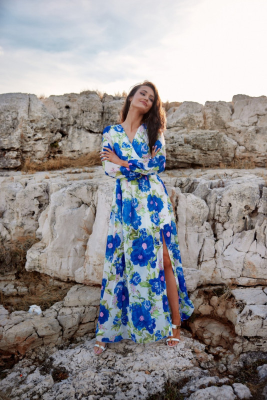 Rochie lungă cu model și legare la spate