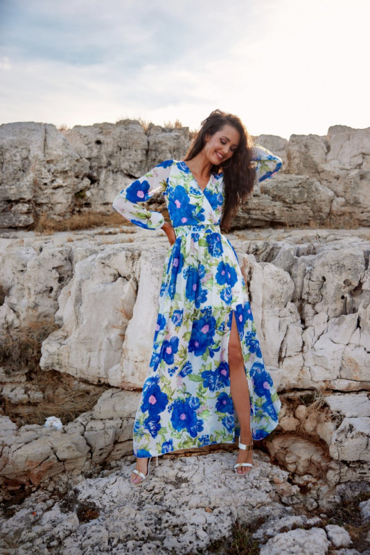 Rochie lungă cu model și legare la spate