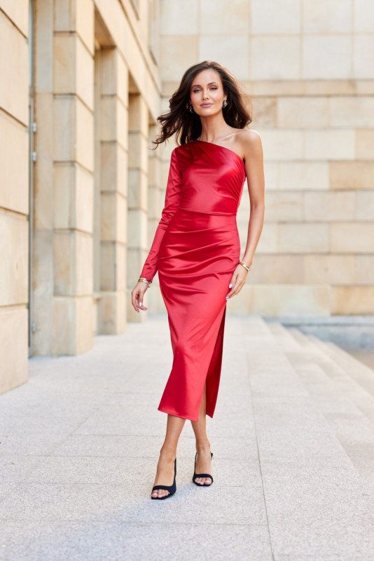 Rochie midi satinată cu o mânecă lungă, roșie