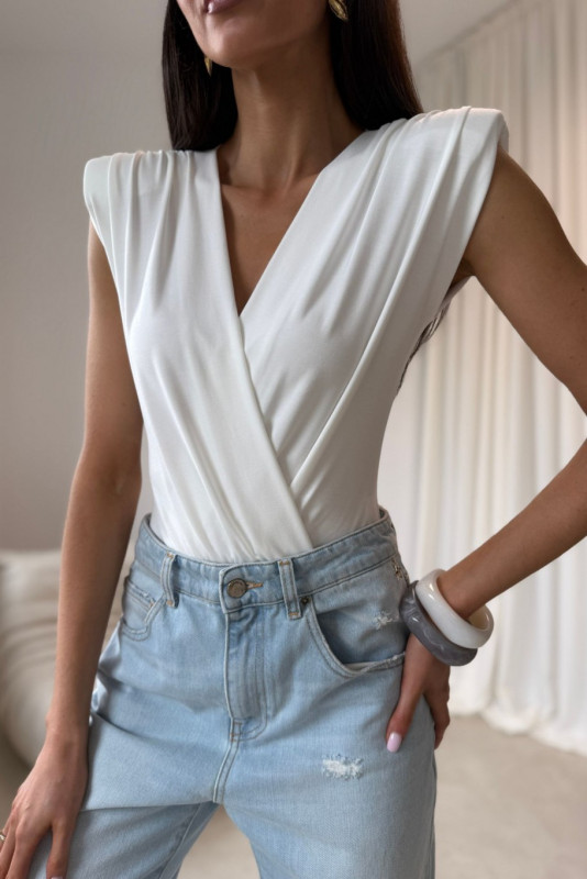 Body ecru cu curea decorativă