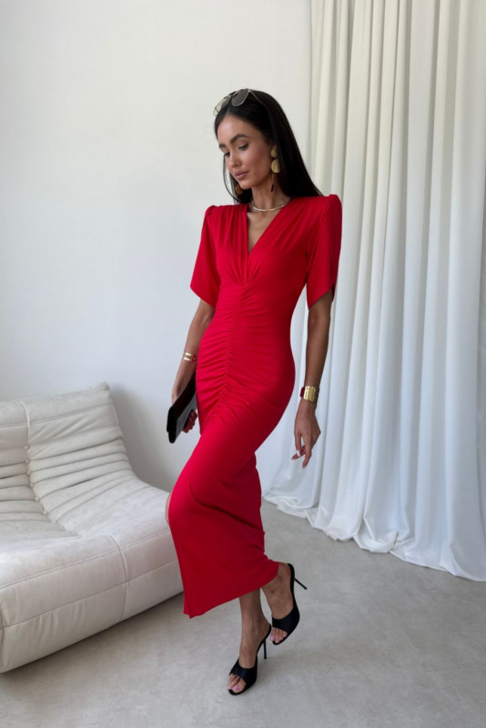 Rochie midi roșie cu drapaje și decolteu în V