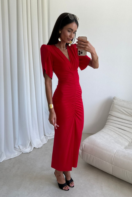 Rochie midi roșie cu drapaje și decolteu în V