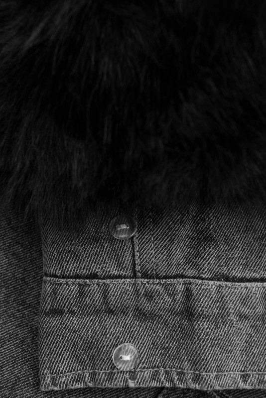 Jachetă gri denim cu blană neagră
