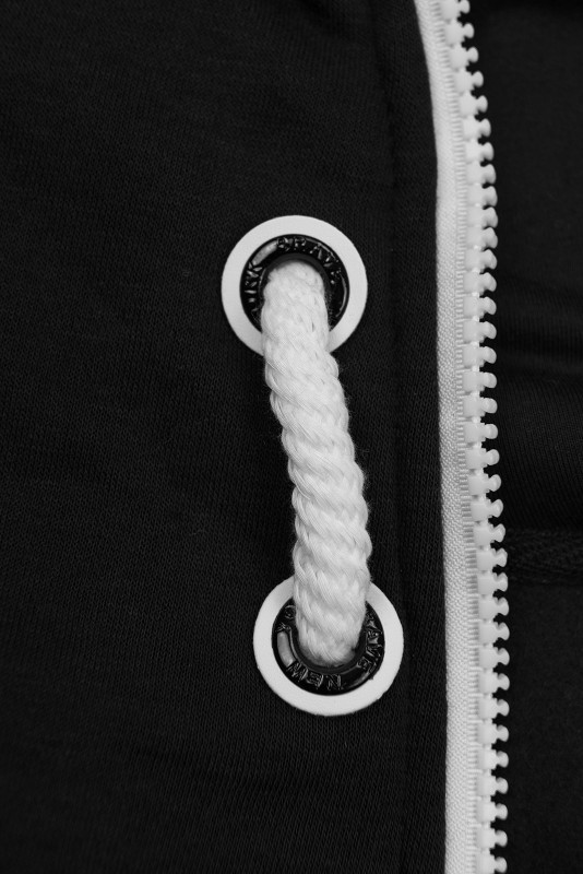 Hanorac negru cu design sportiv