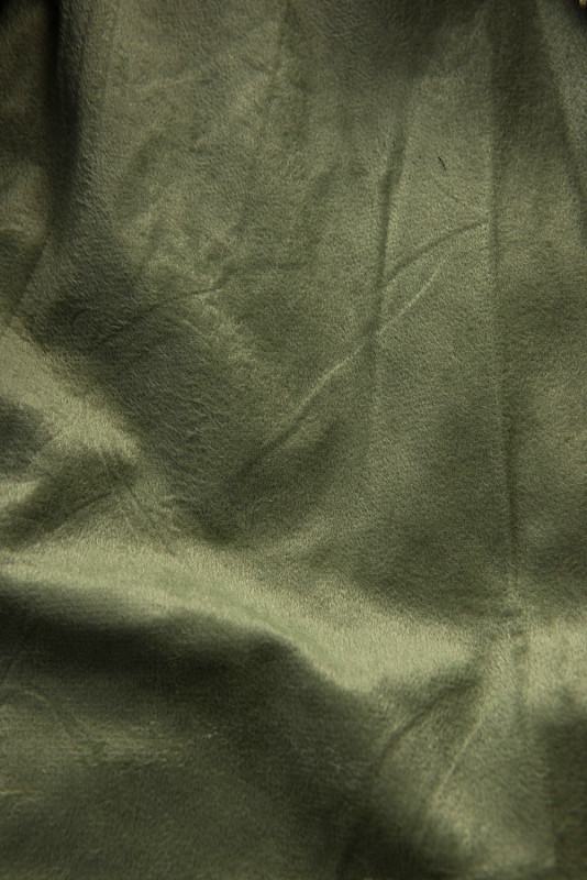 Geacă de iarnă verde măslină cu guler foarte înalt