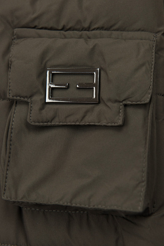 Jachetă matlasată maro de iarnă cu blană