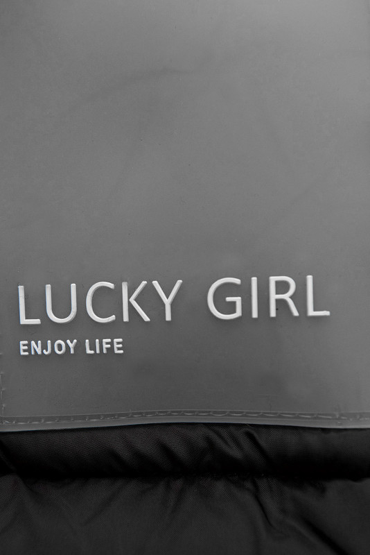 Geacă de iarnă matlasată cu spate prelungit, neagră