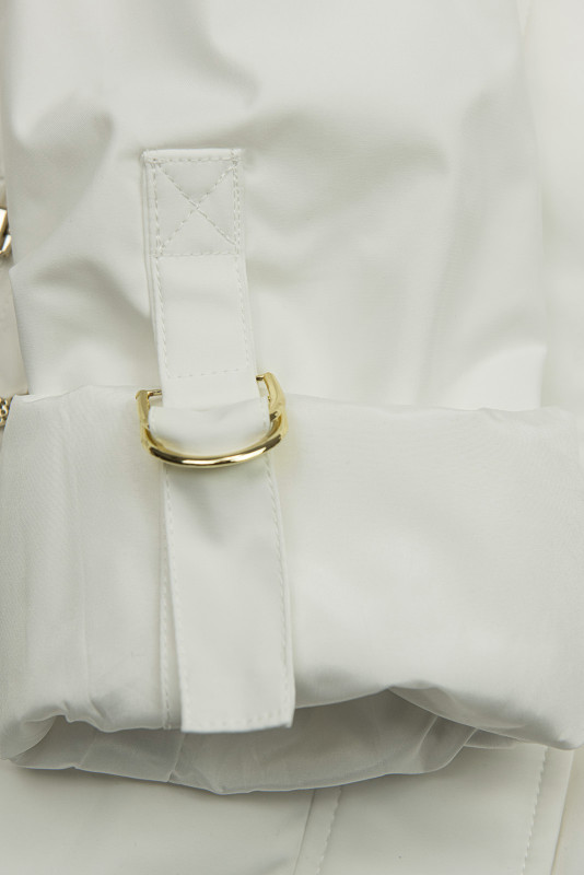 Parka pentru damă cu detalii aurii albă