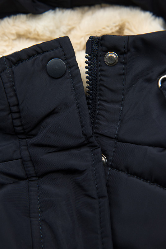 Geacă matlasată bleumarin într-o croială parka