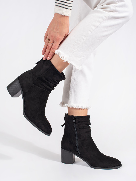 Botine negre din suede cu guler plisat