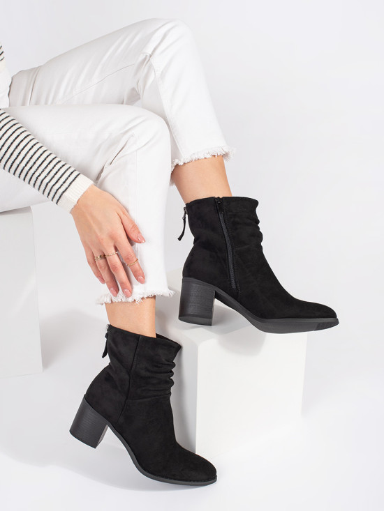 Botine negre din suede cu guler plisat
