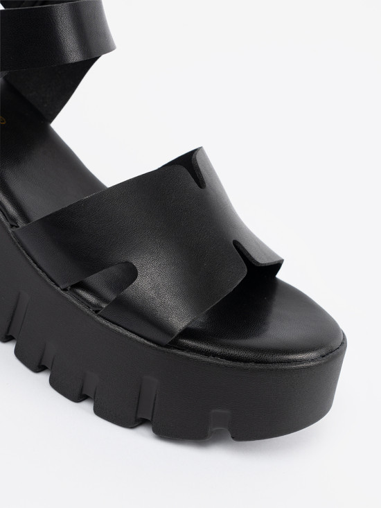 Sandale negre cu platformă înaltă