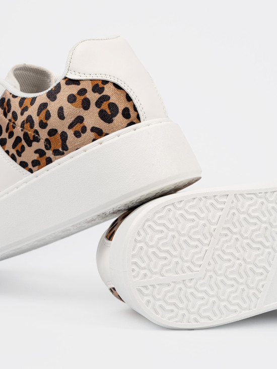 Sneakers albi cu detalii din leopard