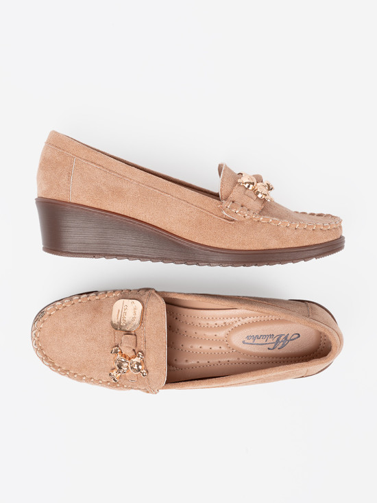 Pantofi bej cu toc din suede