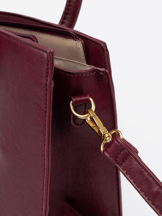 Geantă bordo cu cataramă decorativă de culoare aurie