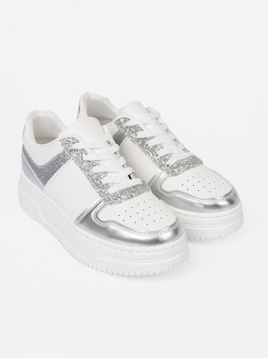 Sneakersi alb-argintii cu detalii strălucitoare