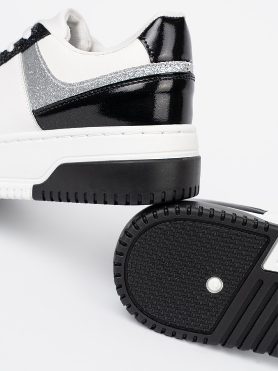 Sneakersi negri-albi cu detalii argintii strălucitoare