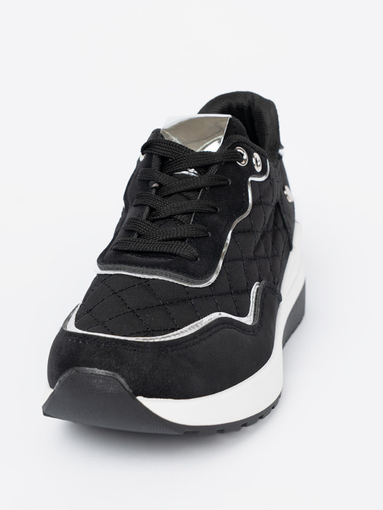 Sneakersi negri cu toc