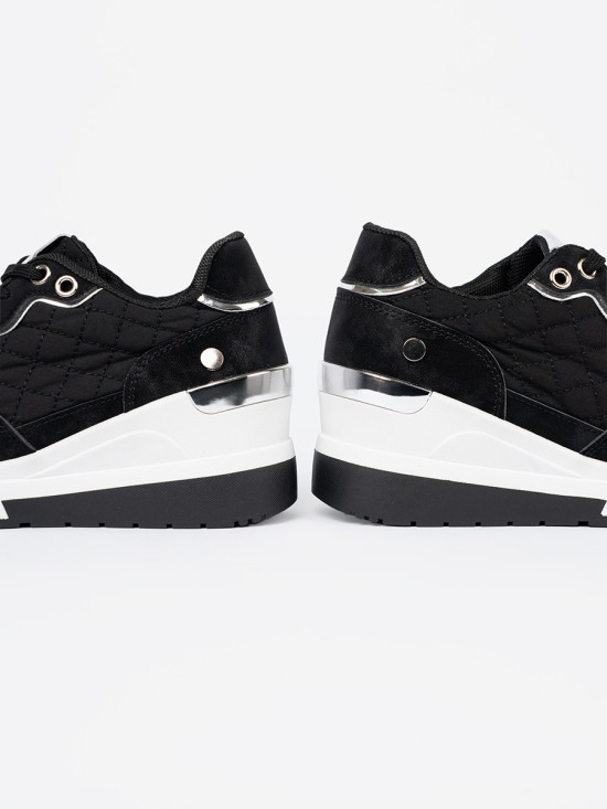Sneakersi negri cu toc