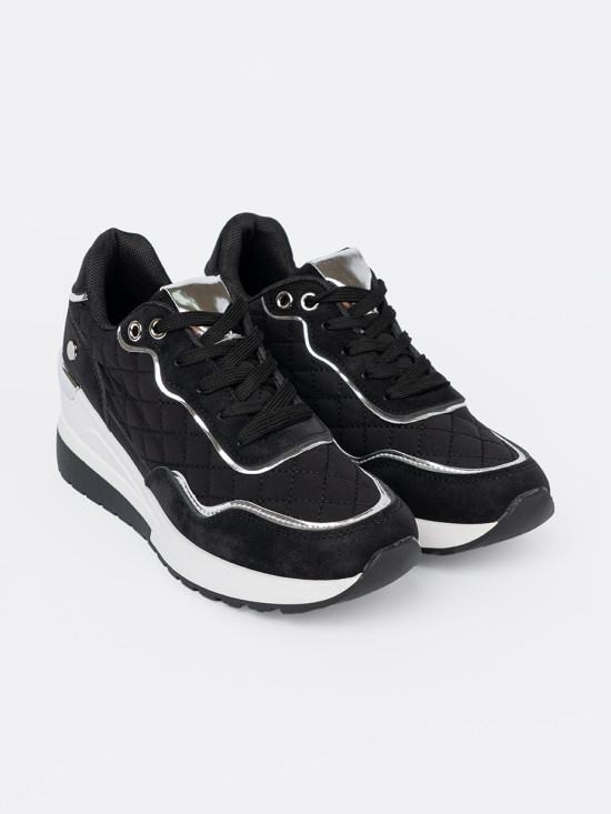 Sneakersi negri cu toc