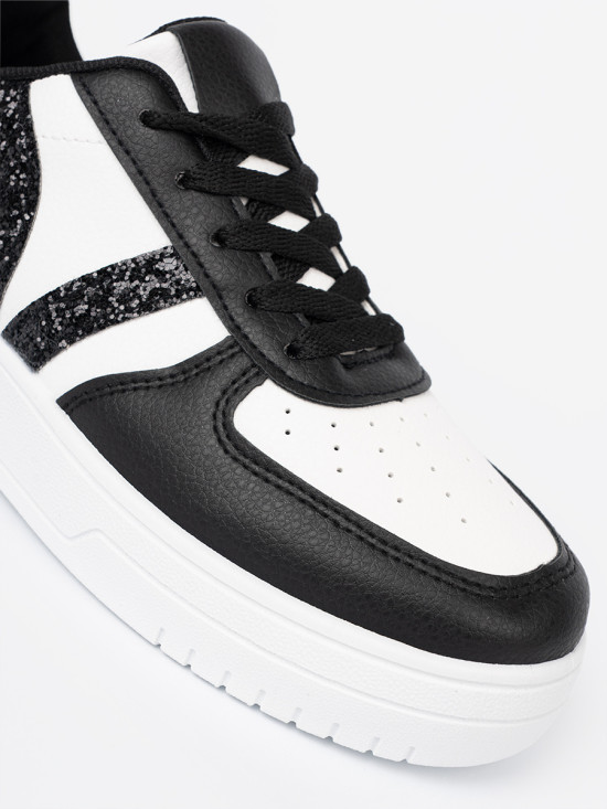 Sneakersi stilati alb-negru cu detalii strălucitoare