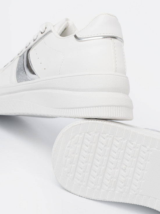 Sneakersi albi cu accent metalic argintiu