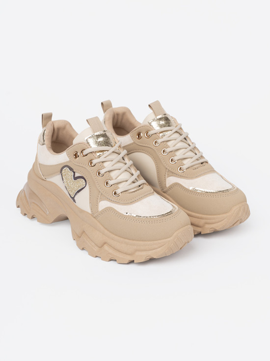 Sneakersi bej cu inimă aurie decorativă