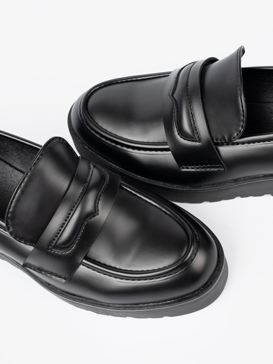 Mocasini eleganți negri cu talpă groasă