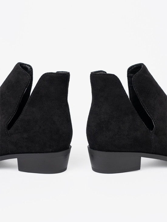 Botine negre cu decupaje