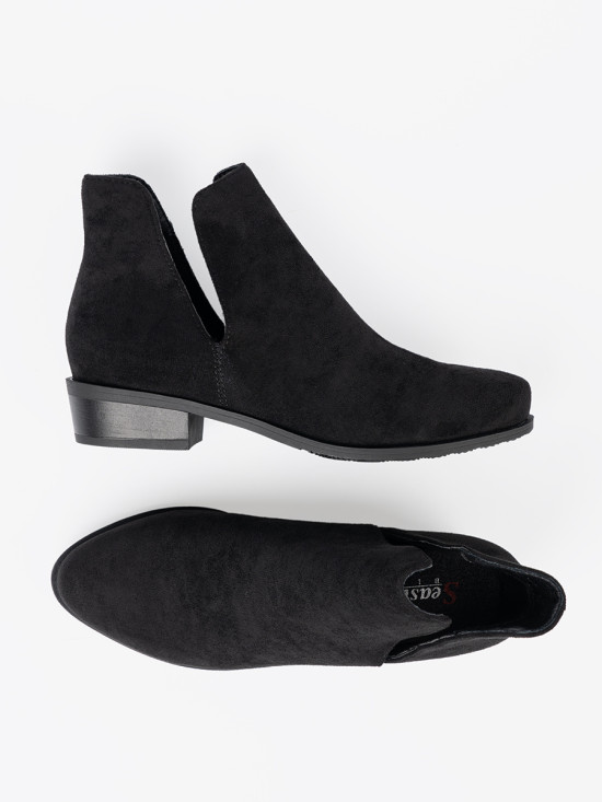 Botine negre cu decupaje