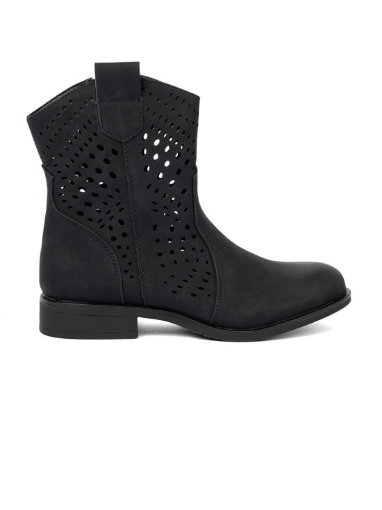 Botine negre cu model perforat