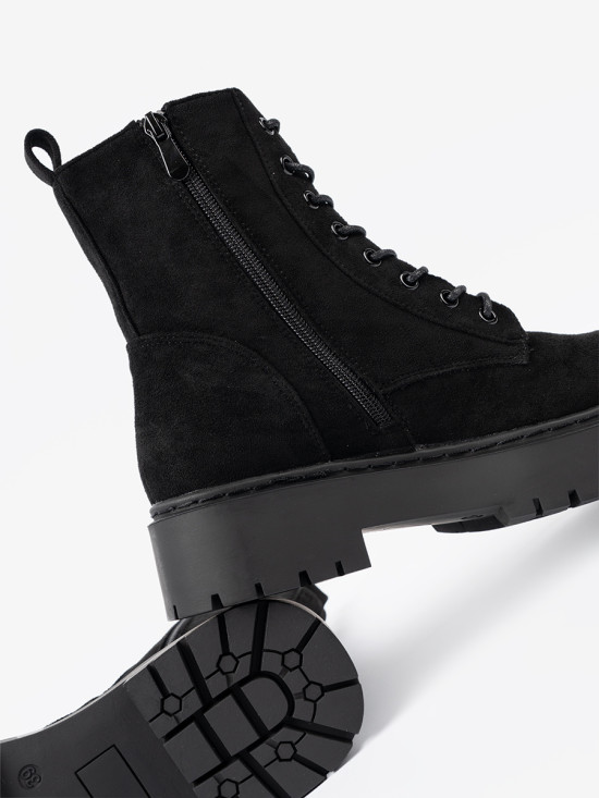 Botine negre cu aspect de velur