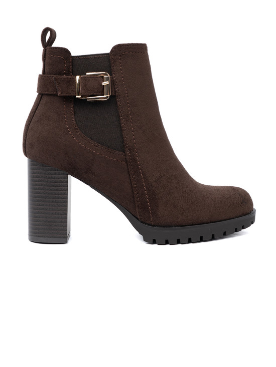 Botine maro cu toc și cataramă decorativă