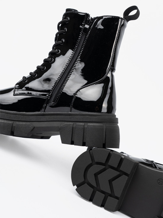 Botine negre lacuite cu talpă masivă