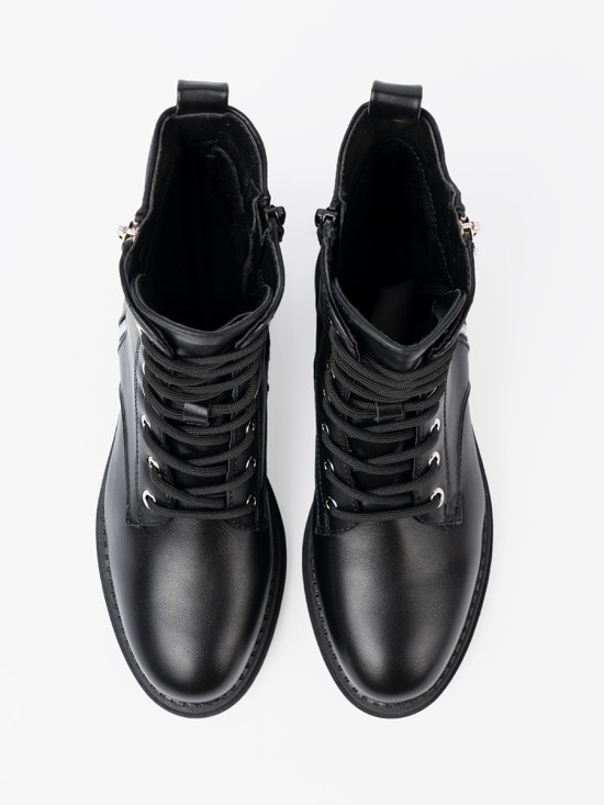 Botine negre stilate cu detalii metalice