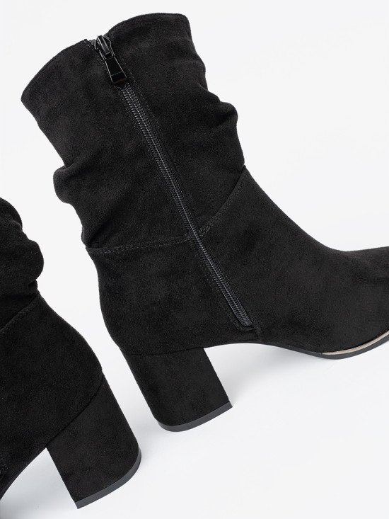 Botine negre din suede cu pliuri elegante