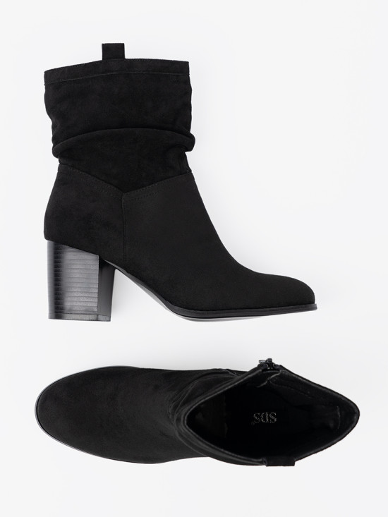 Botine negre din suede cu toc bloc și guler plisat