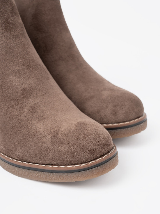 Botine clasice bej închis cu toc stabil