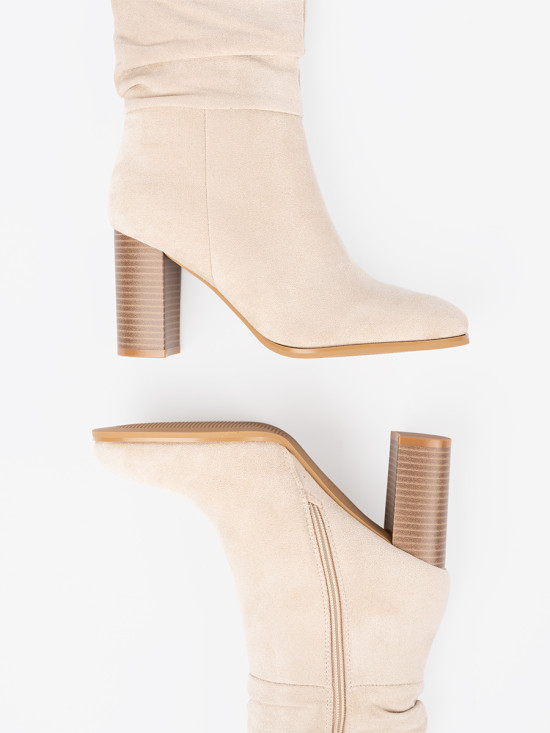 Botine bej deschis cu guler plisat