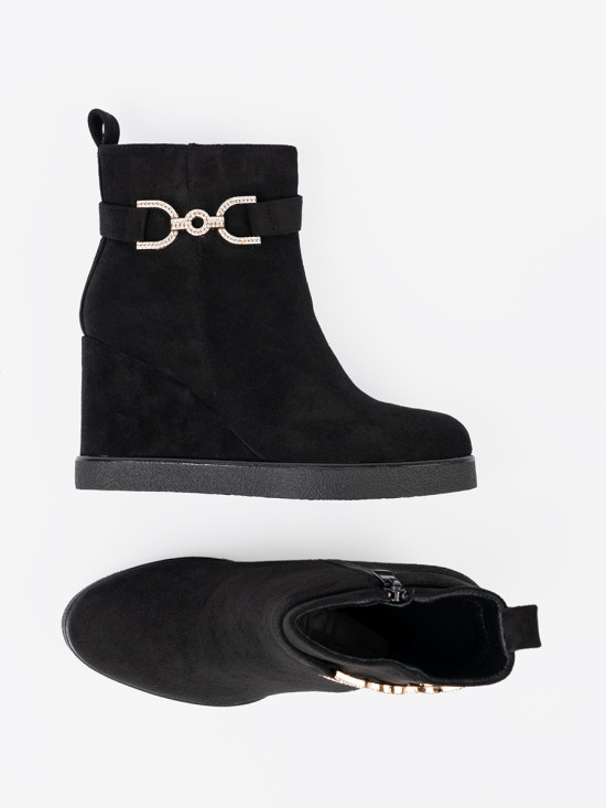 Botine negre din imitație de zăms cu cataramă elegantă
